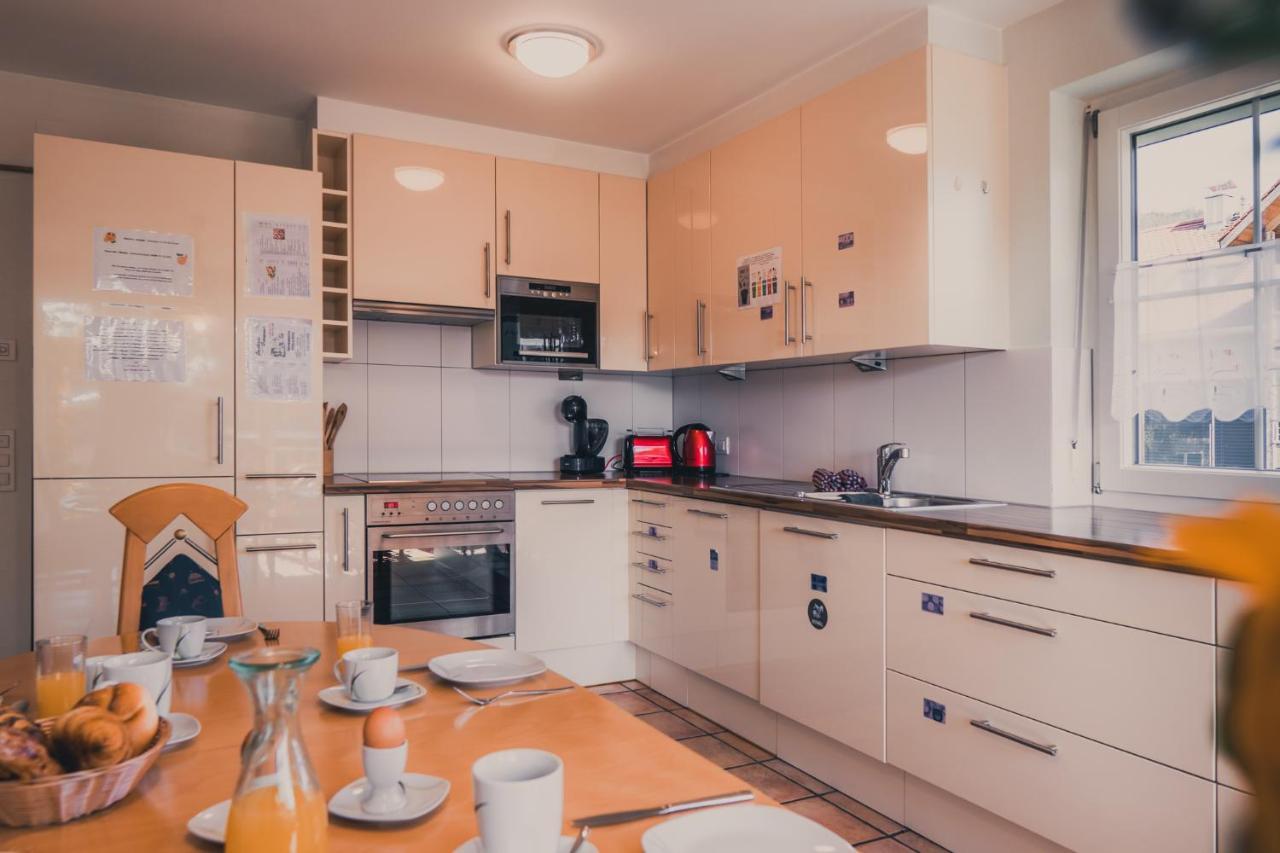 Coraline -Koblach, 6-10 P, 3 Schlafzimmer, Kueche, Riesige Terrasse, Parkplatz, Wifi, Stellplatz Ski Bagian luar foto