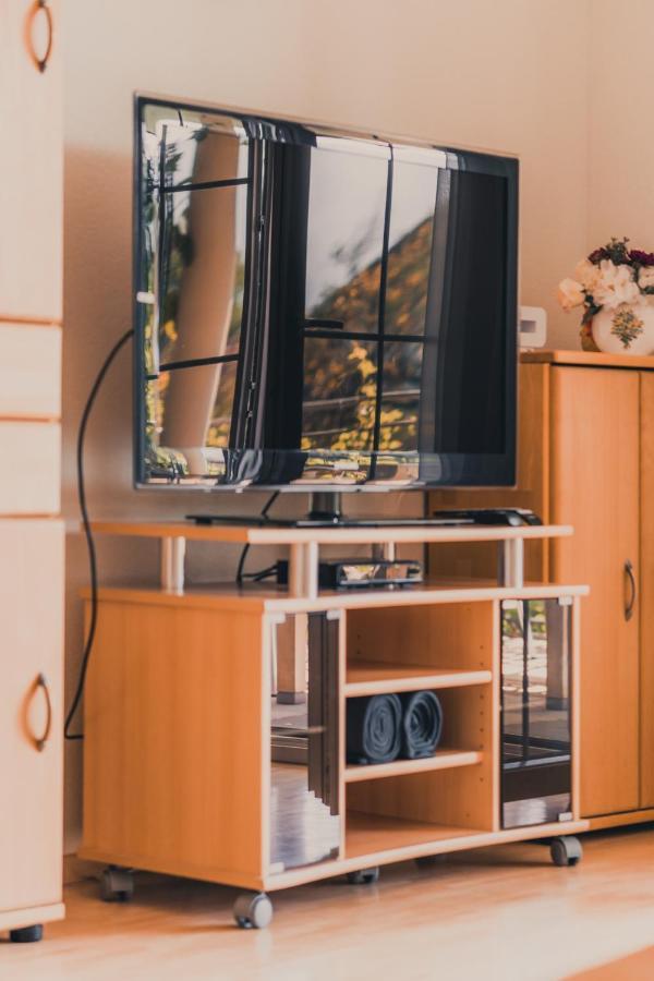 Coraline -Koblach, 6-10 P, 3 Schlafzimmer, Kueche, Riesige Terrasse, Parkplatz, Wifi, Stellplatz Ski Bagian luar foto